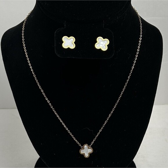 Lucky Clover 18K Gold Plated Five Leaf Necklace & Earrings - Picture 1 of 2